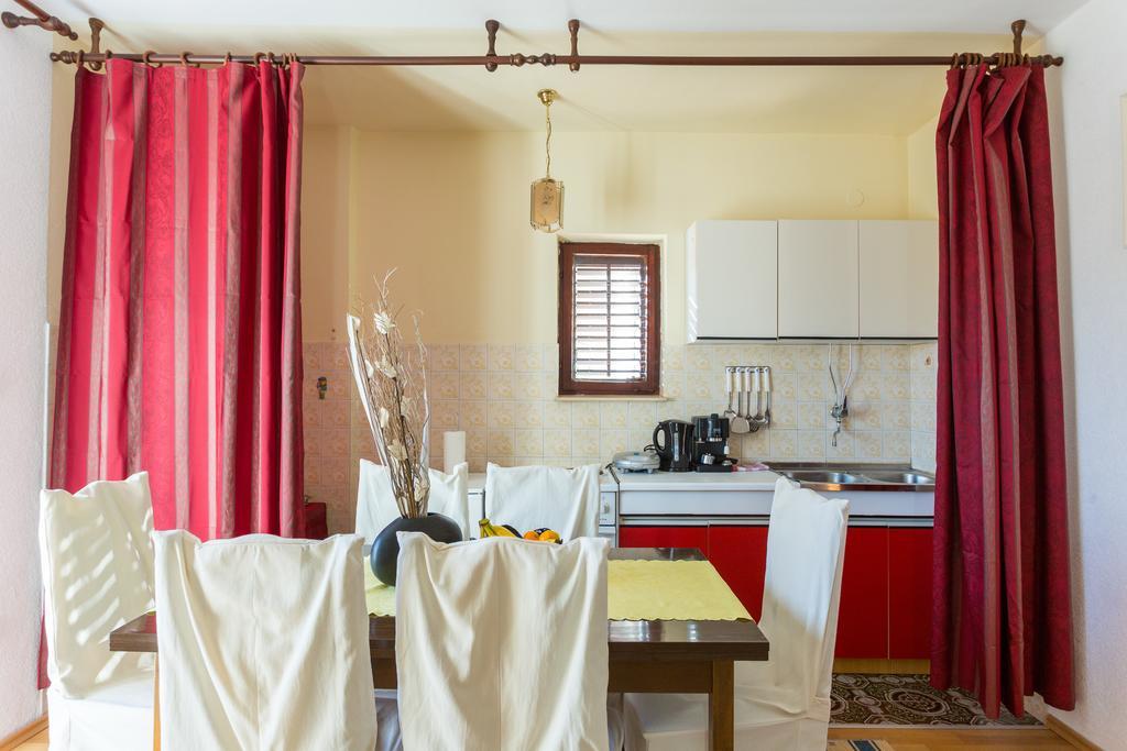 Apartment Azra *