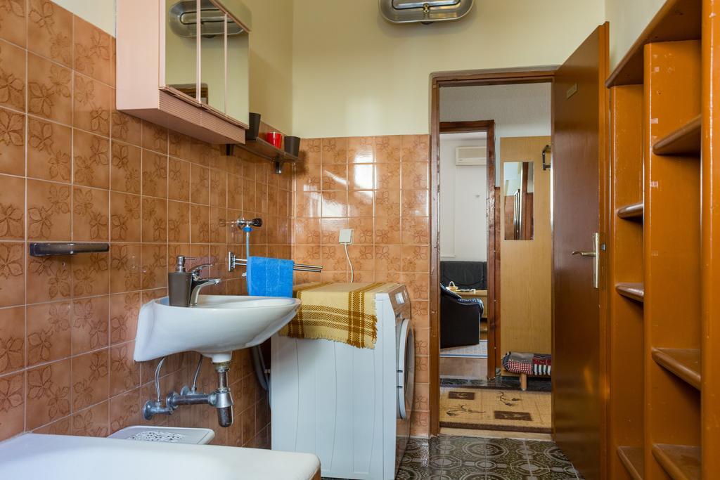 Apartment Azra *