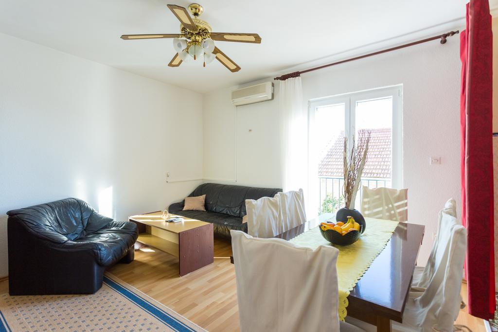 Apartment Azra