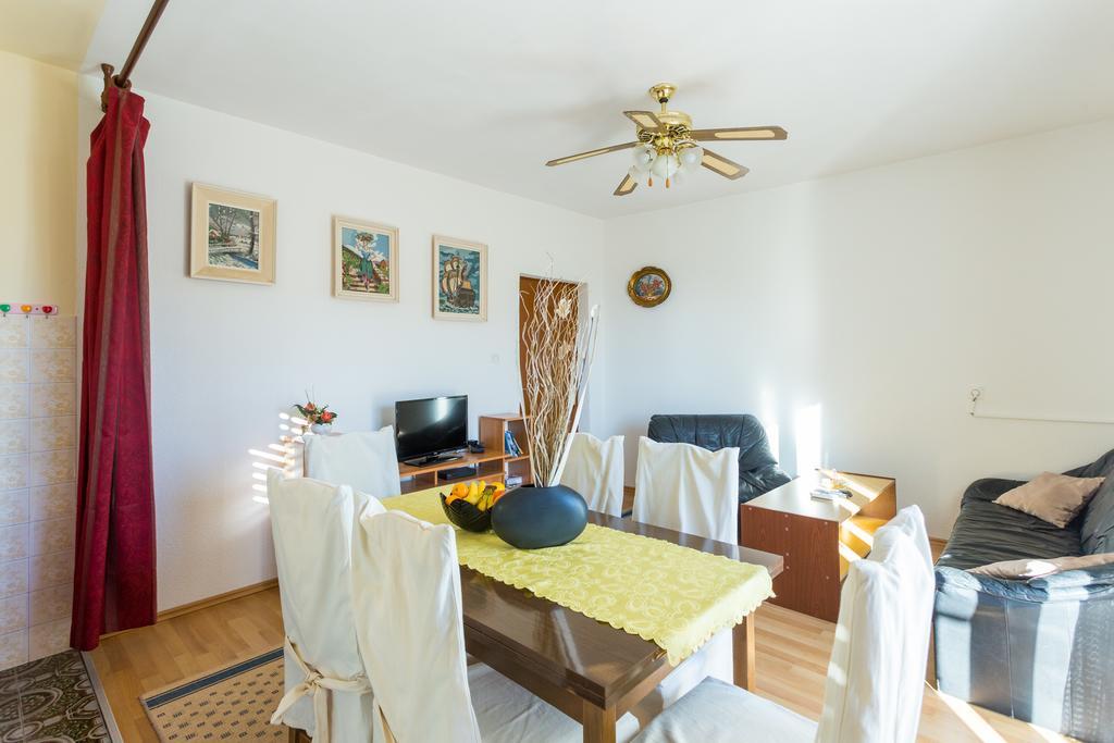 Apartment Azra *
